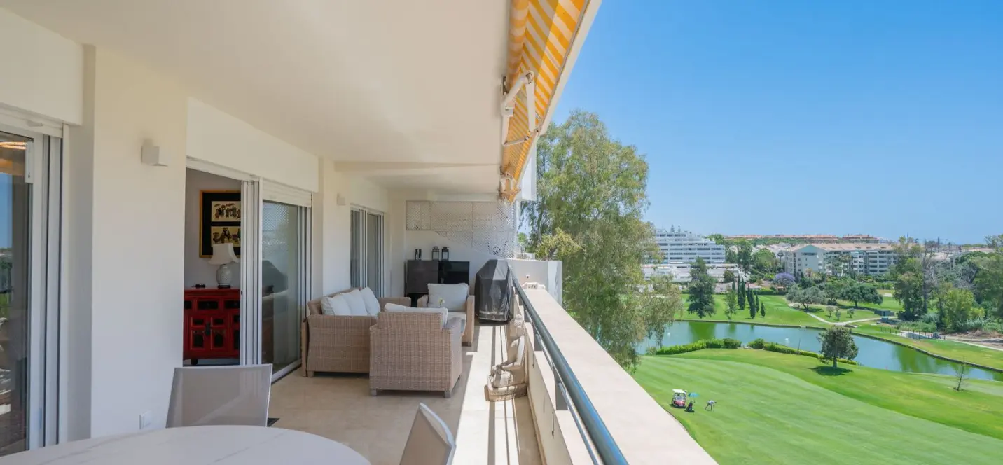Venta de ático dúplex en Guadalmina Alta 4