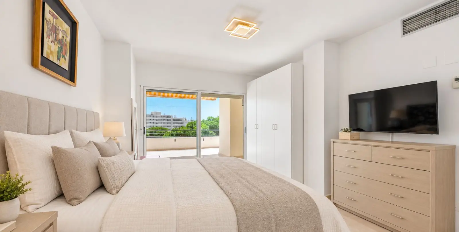 Venta de ático dúplex en Guadalmina Alta 17