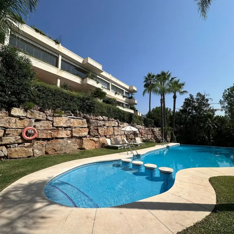 Venta de apartamento en planta media en The Golden Mile