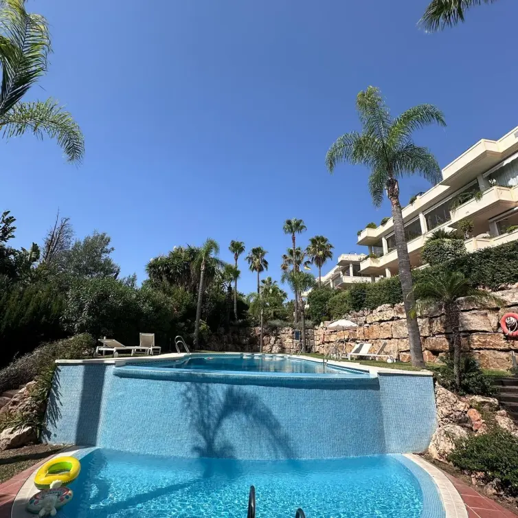 Venta de apartamento en planta media en The Golden Mile