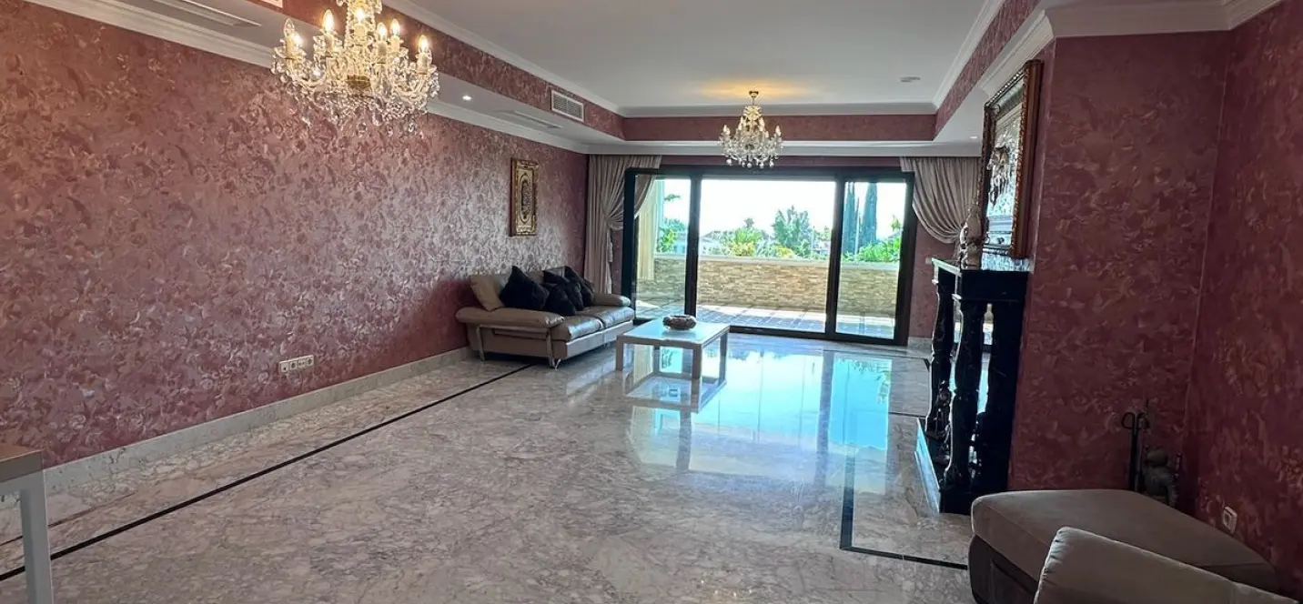 Venta de apartamento en planta media en The Golden Mile 4