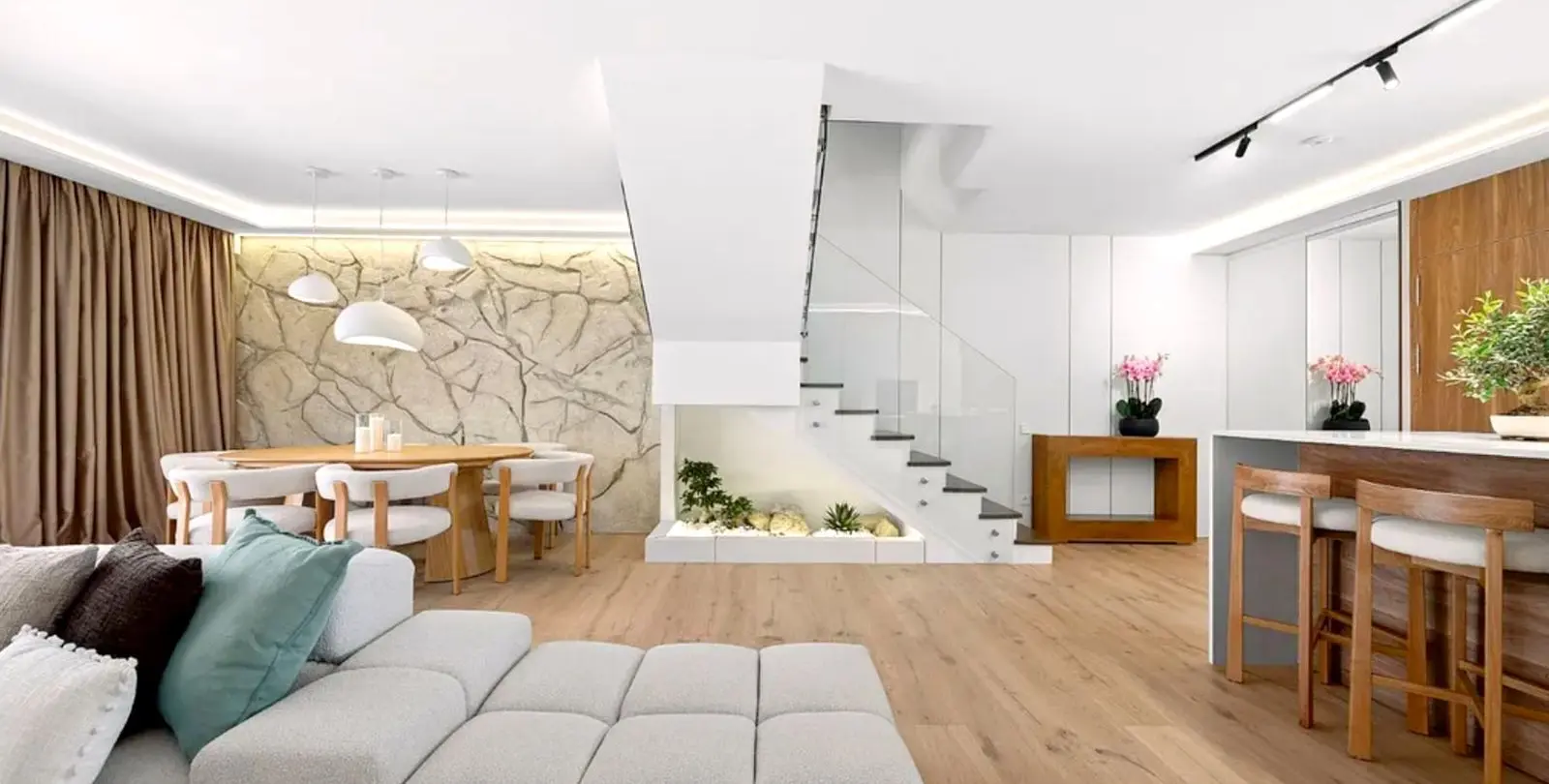 Sale of semi-detached house in The Golden Mile 6