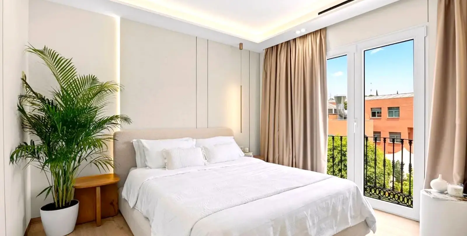 Sale of semi-detached house in The Golden Mile 9