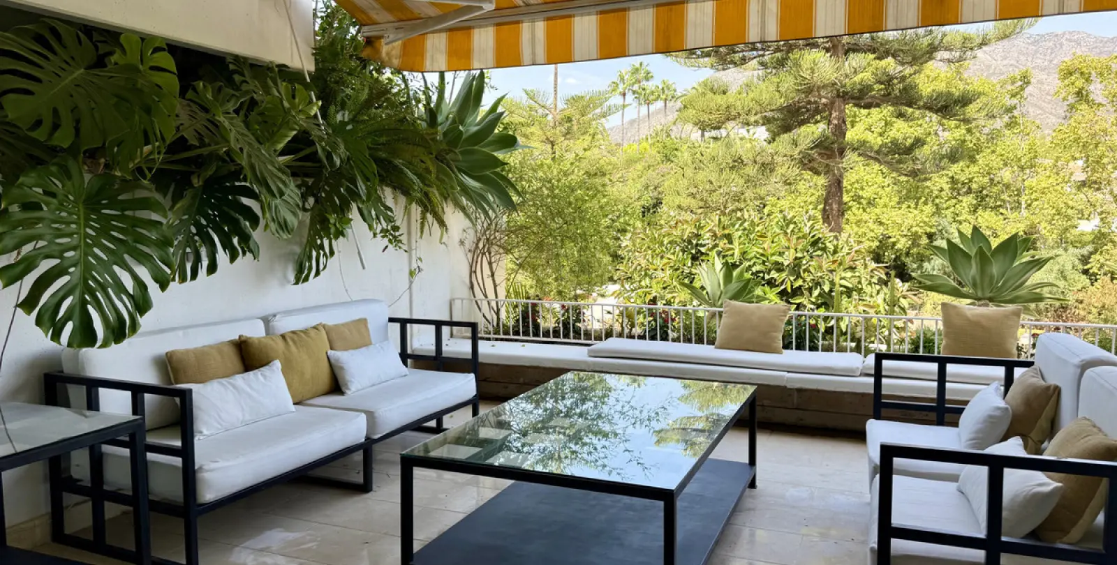 Long-term rent of middle floor apartment in The Golden Mile 2