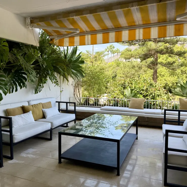 Long-term rent of middle floor apartment in The Golden Mile