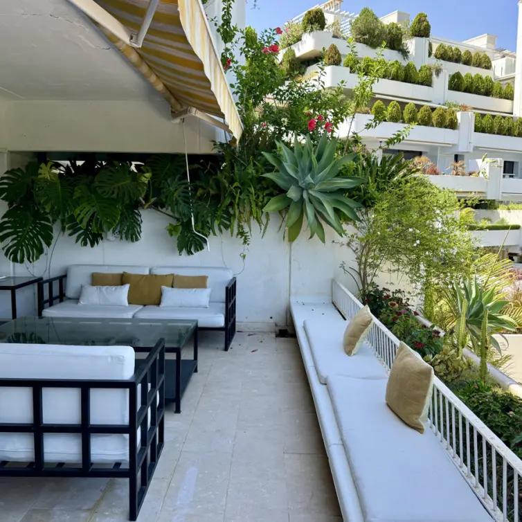 Long-term rent of middle floor apartment in The Golden Mile