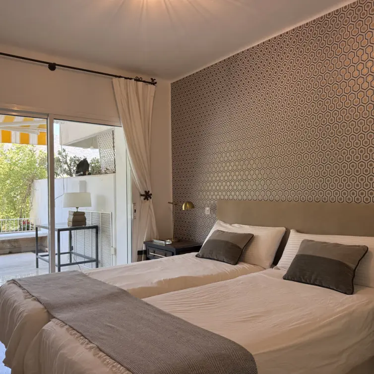 Long-term rent of middle floor apartment in The Golden Mile