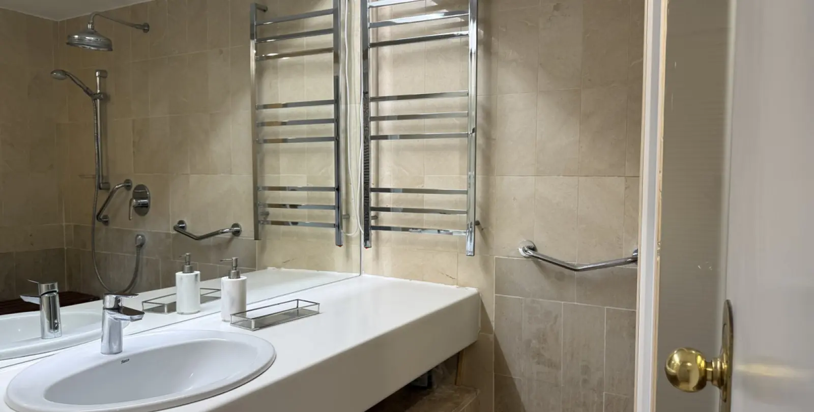 Long-term rent of middle floor apartment in The Golden Mile 5