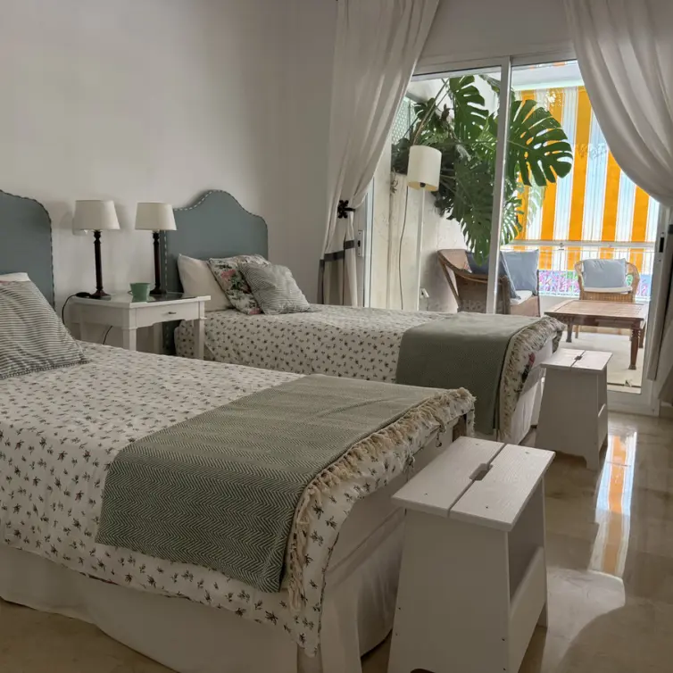 Long-term rent of middle floor apartment in The Golden Mile
