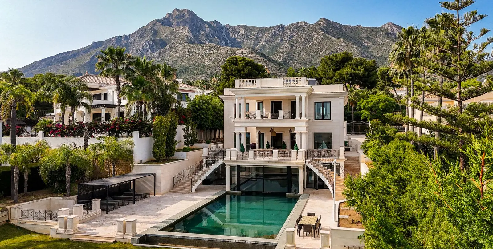 Venta de villa independiente en Sierra Blanca 1