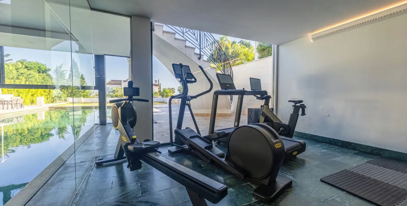 Venta de villa independiente en Sierra Blanca 23