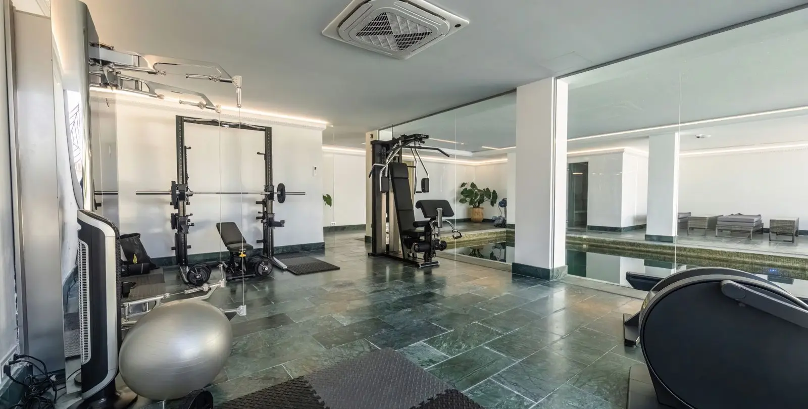 Venta de villa independiente en Sierra Blanca 24