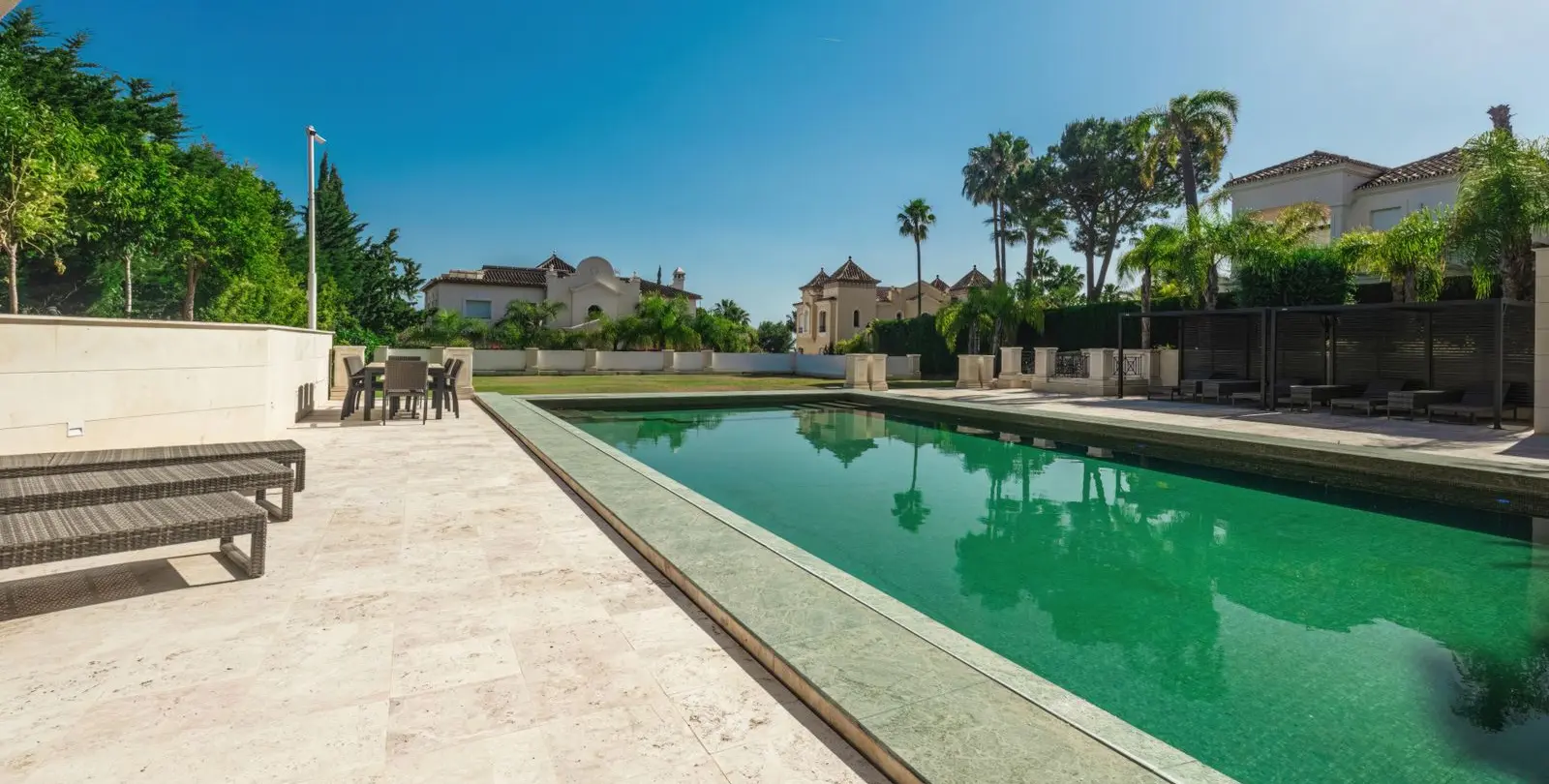 Venta de villa independiente en Sierra Blanca 40