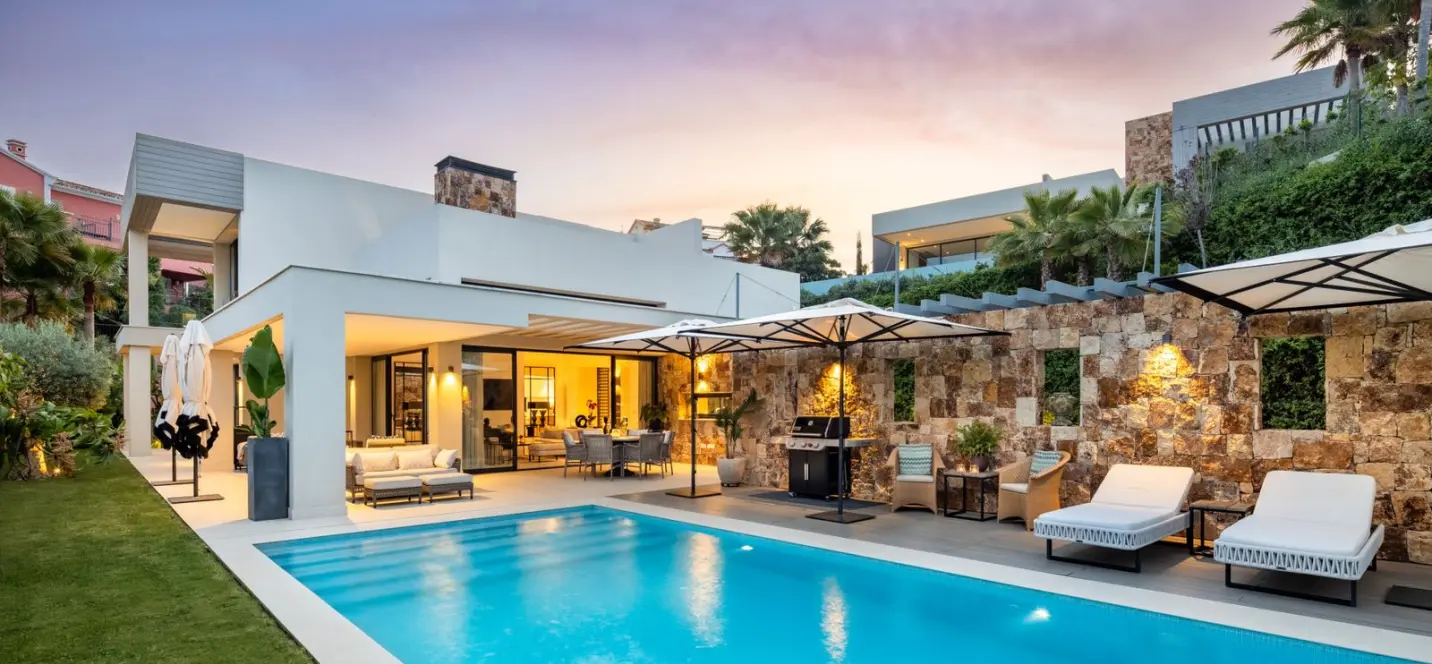 Venta de villa independiente en Nueva Andalucía 0