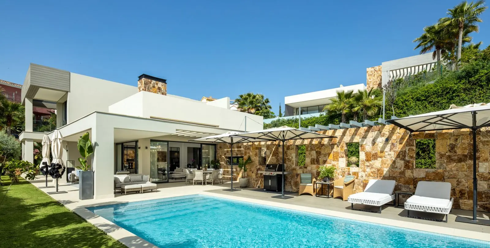 Venta de villa independiente en Nueva Andalucía 2