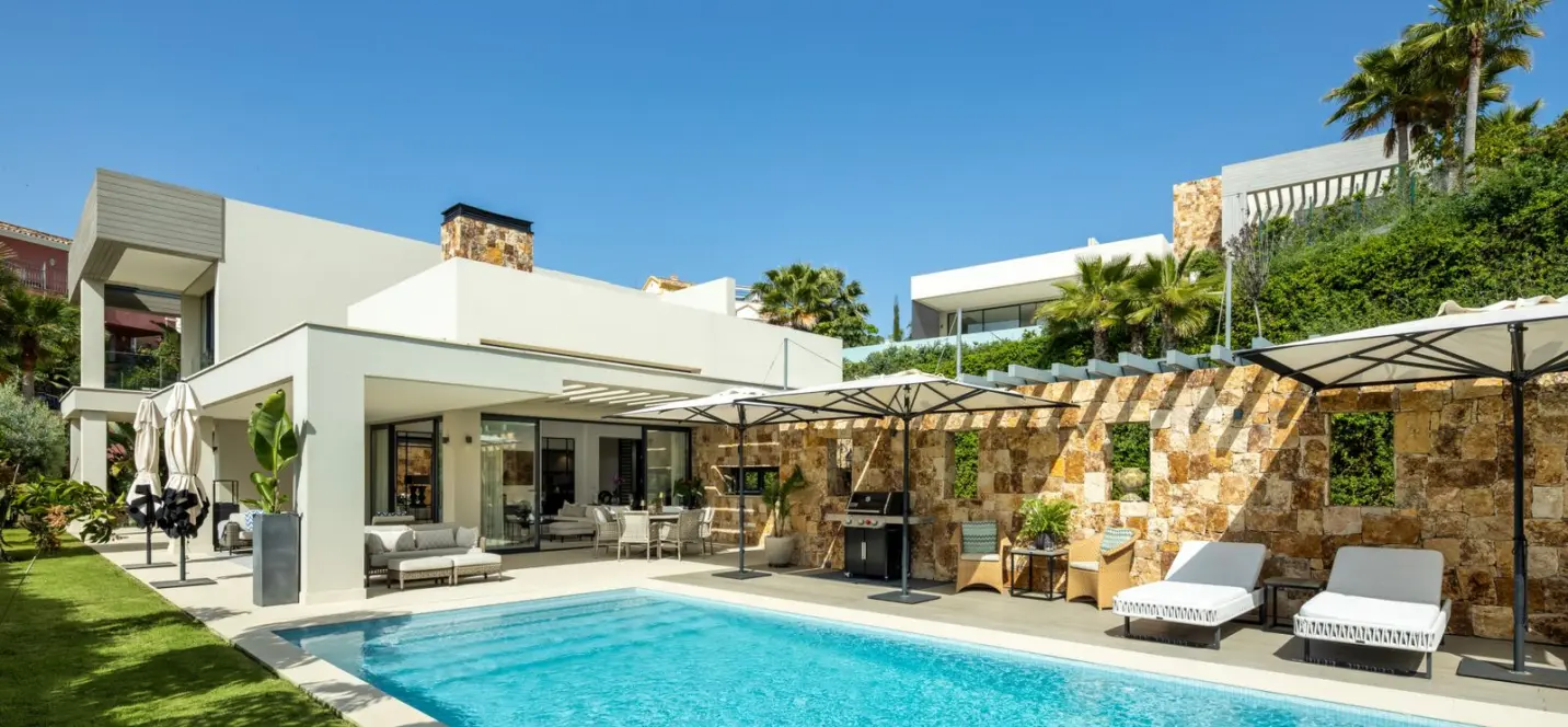 Venta de villa independiente en Nueva Andalucía 1