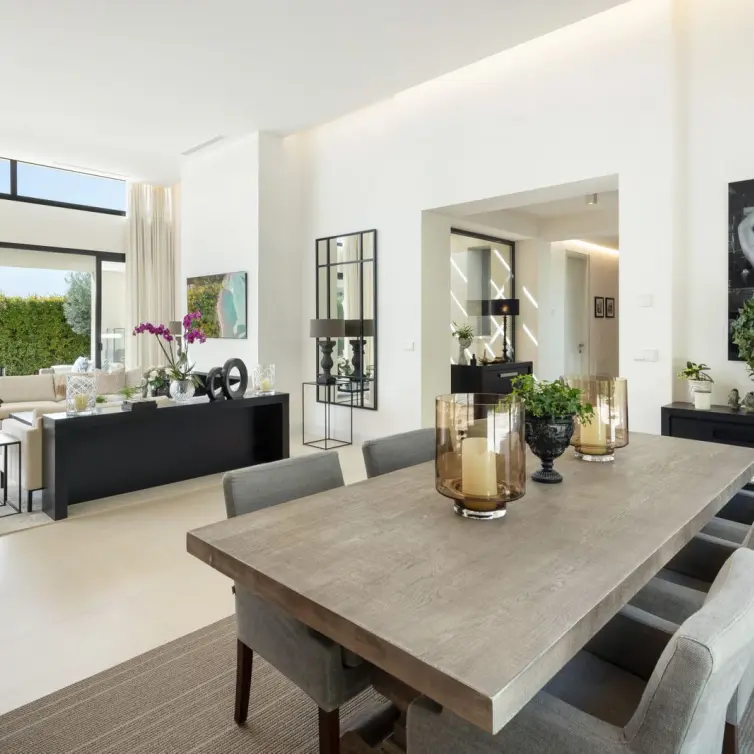 Venta de villa independiente en Nueva Andalucía