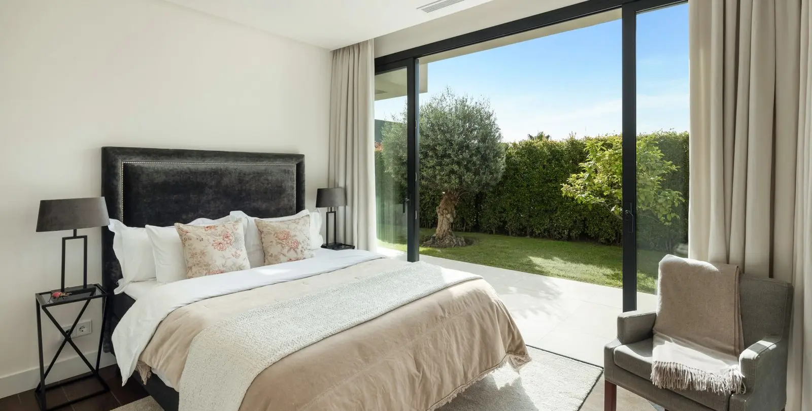 Venta de villa independiente en Nueva Andalucía 13