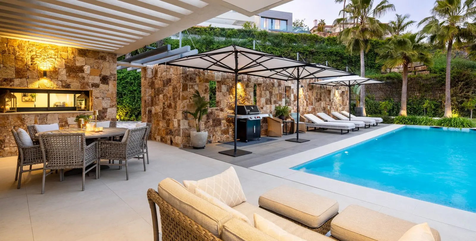 Venta de villa independiente en Nueva Andalucía 24