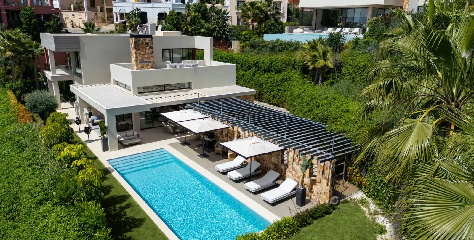 Venta de villa independiente en Nueva Andalucía 27