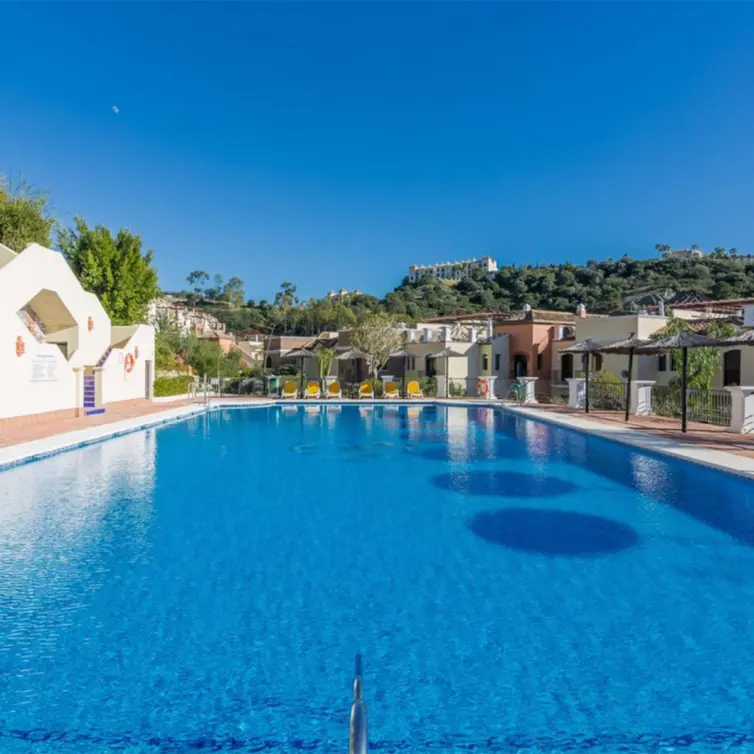 Venta de apartamento en planta media en Los Arqueros