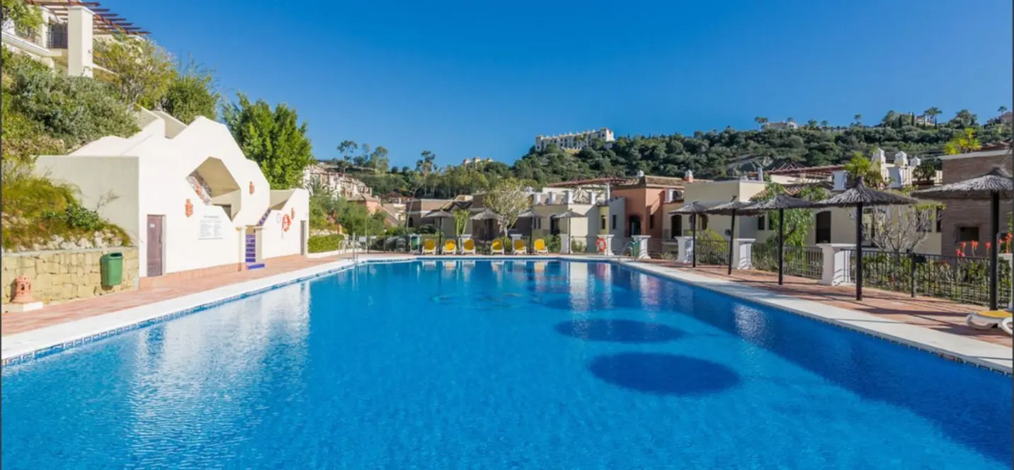 Venta de apartamento en planta media en Los Arqueros 0