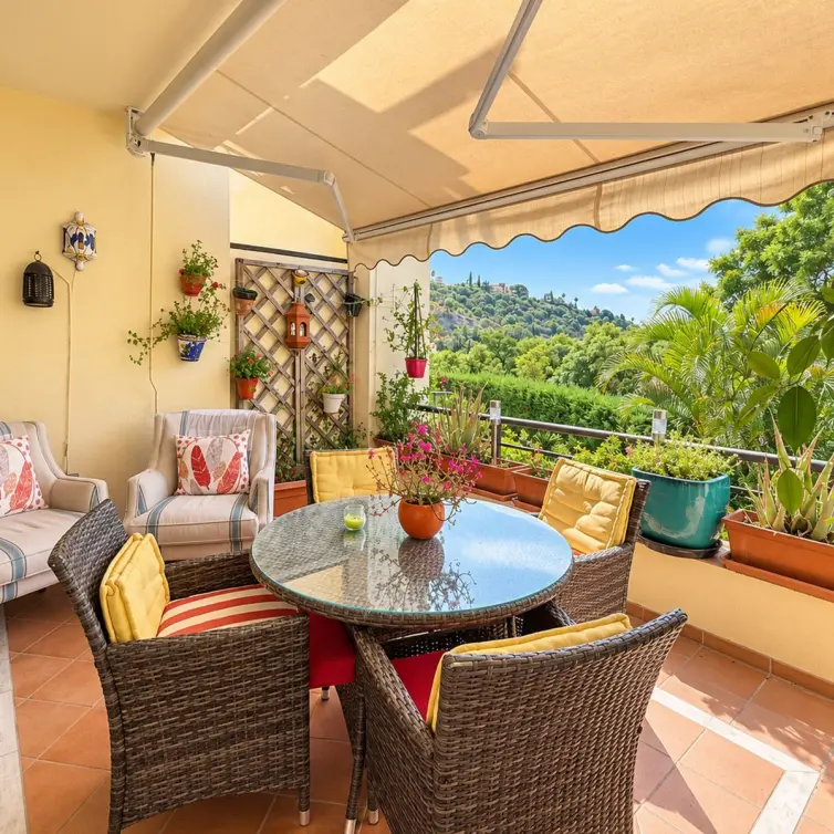 Venta de apartamento en planta media en Los Arqueros