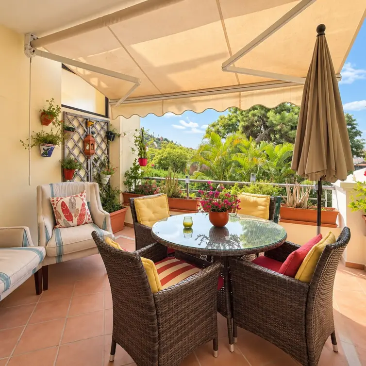 Venta de apartamento en planta media en Los Arqueros