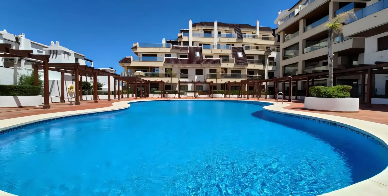 Venta de apartamento en planta baja en La Duquesa 7