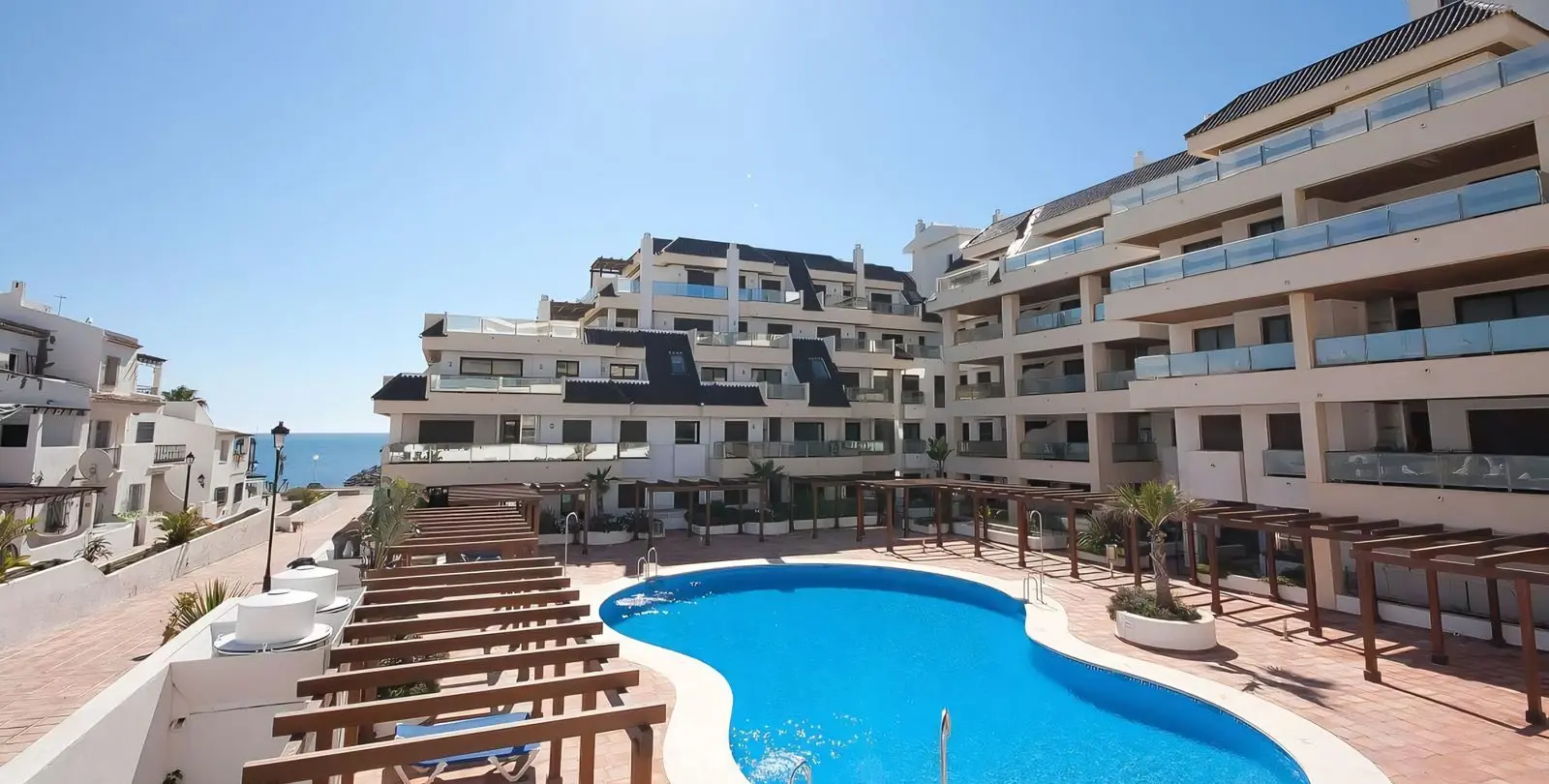 Venta de apartamento en planta baja en La Duquesa 34