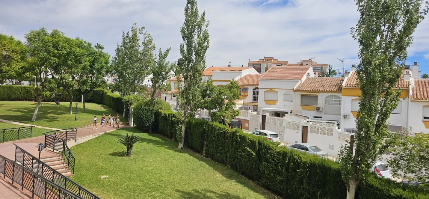 Venta de apartamento en planta media en Torremolinos 2