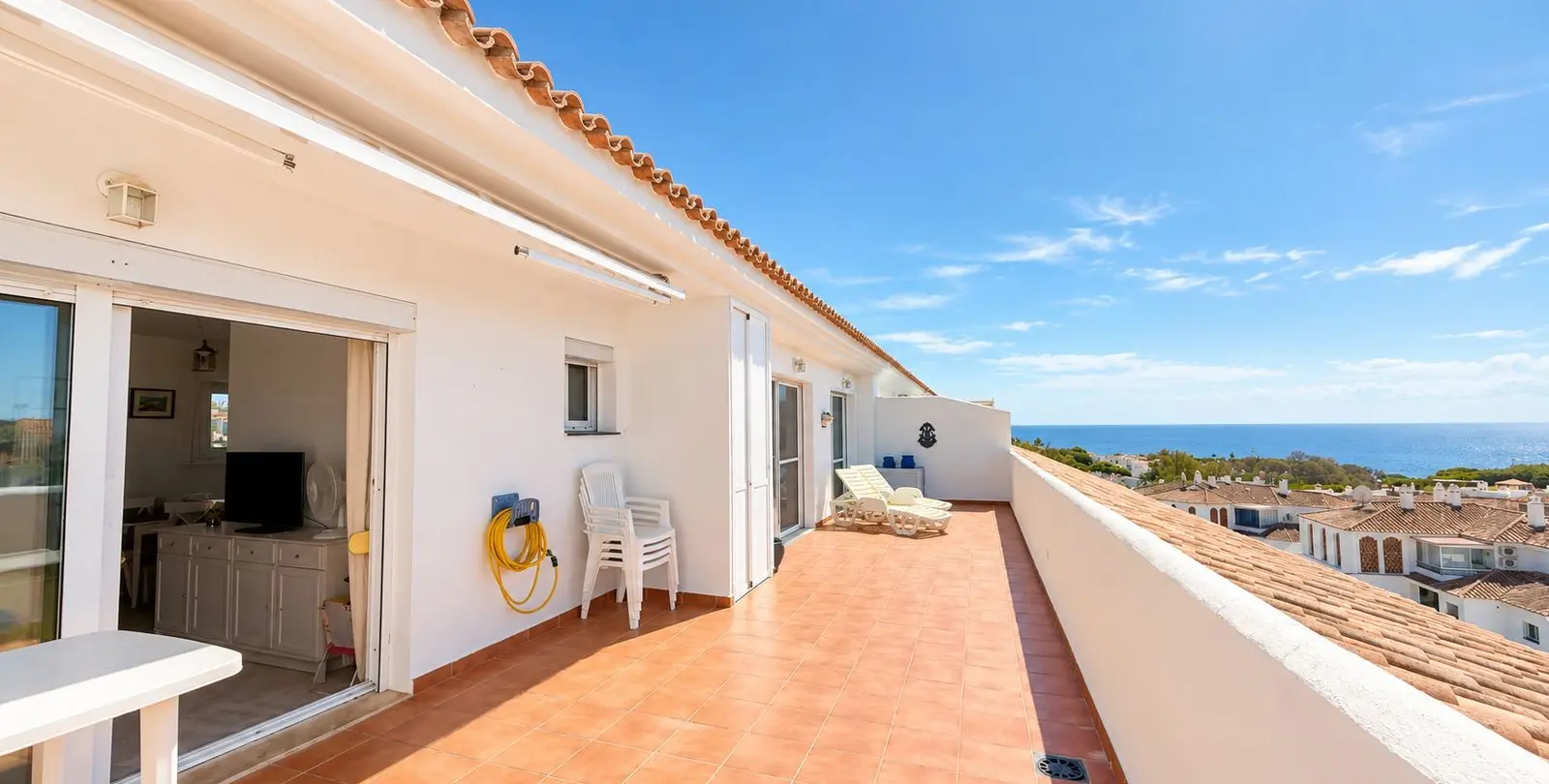Sale of penthouse in Calahonda 2