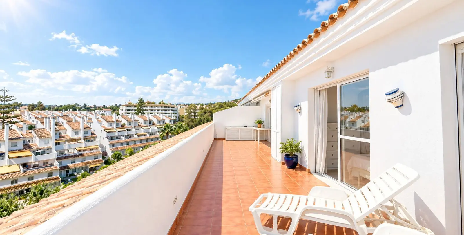 Sale of penthouse in Calahonda 4