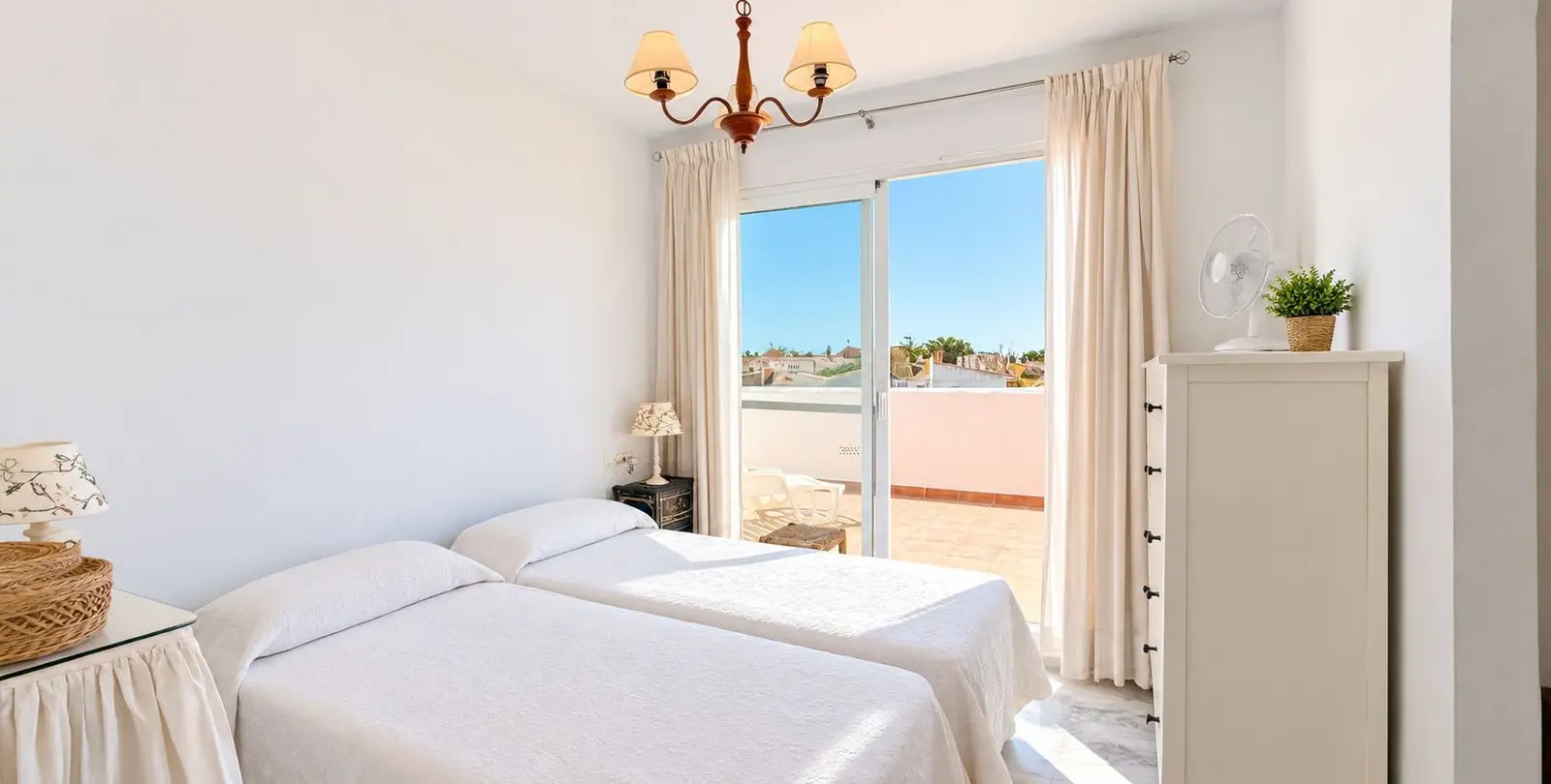 Sale of penthouse in Calahonda 13