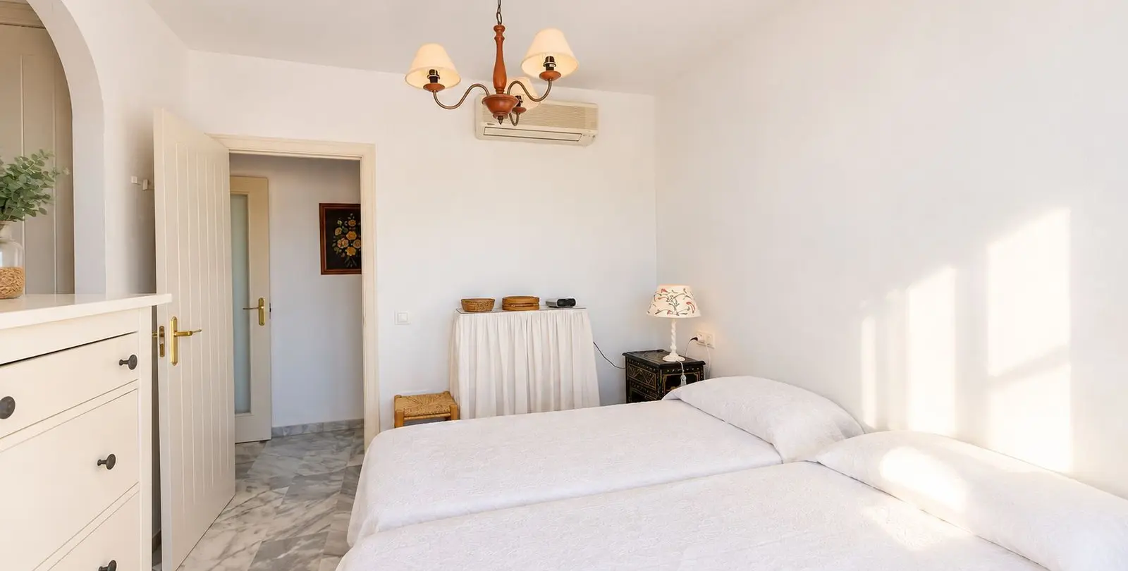 Sale of penthouse in Calahonda 14
