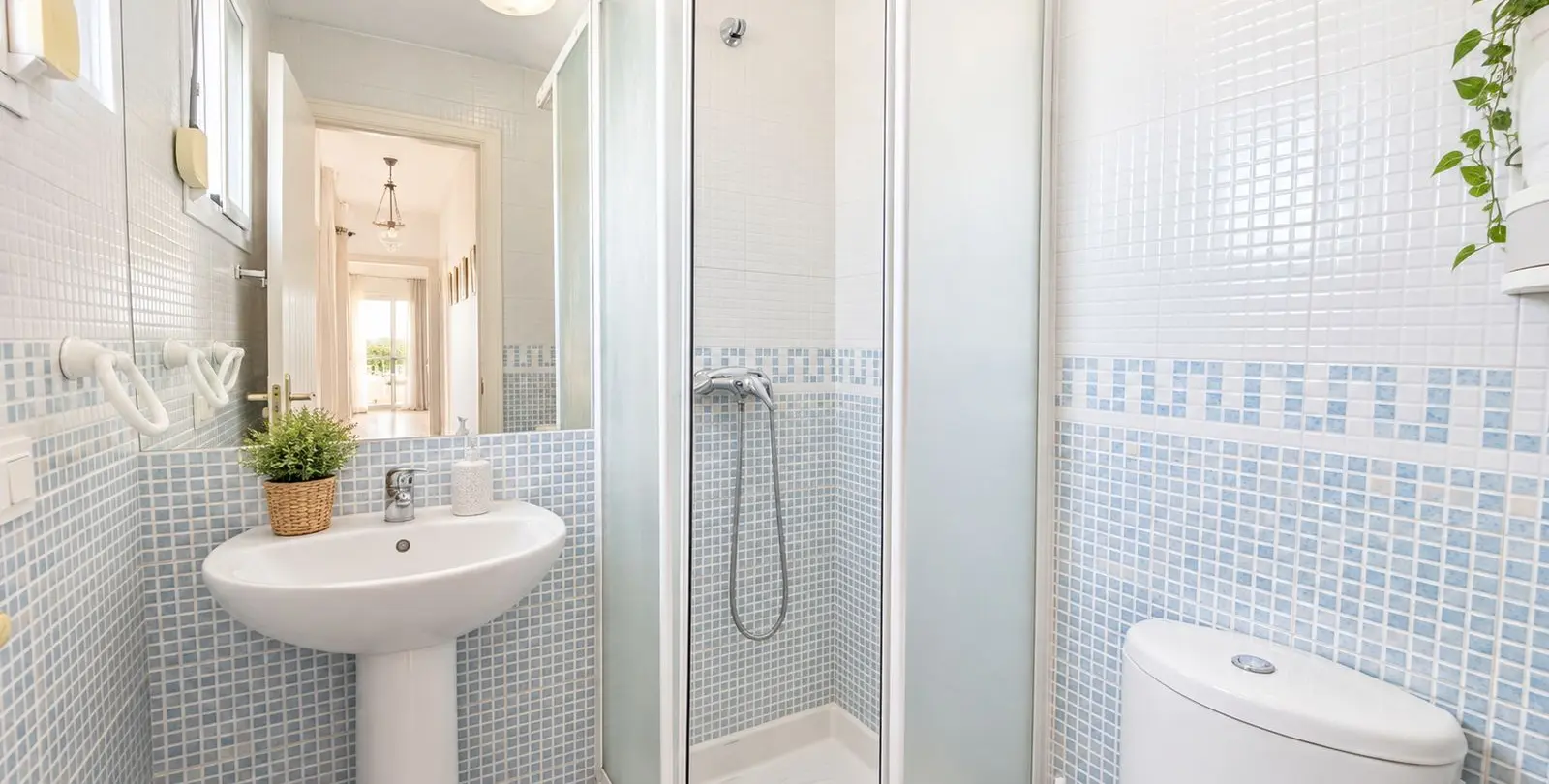 Sale of penthouse in Calahonda 15
