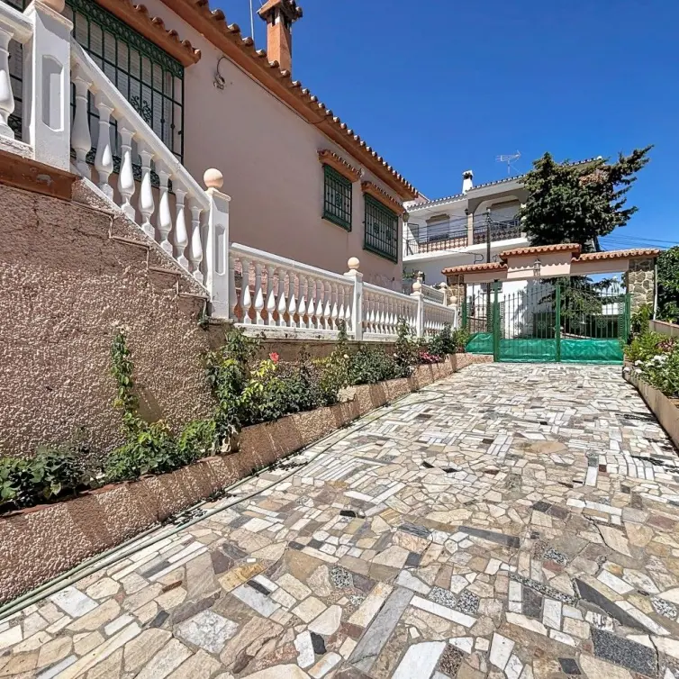 Sale of detached villa in Almayate
