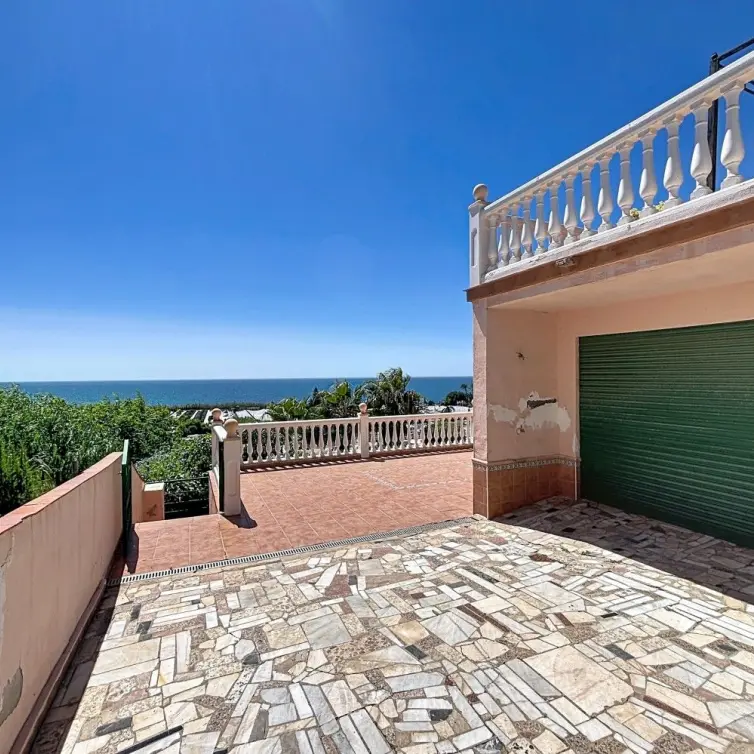 Sale of detached villa in Almayate