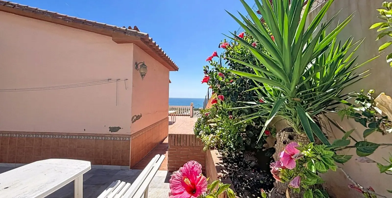 Sale of detached villa in Almayate 5