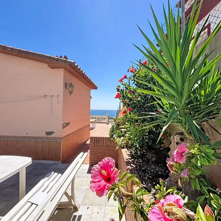 Sale of detached villa in Almayate