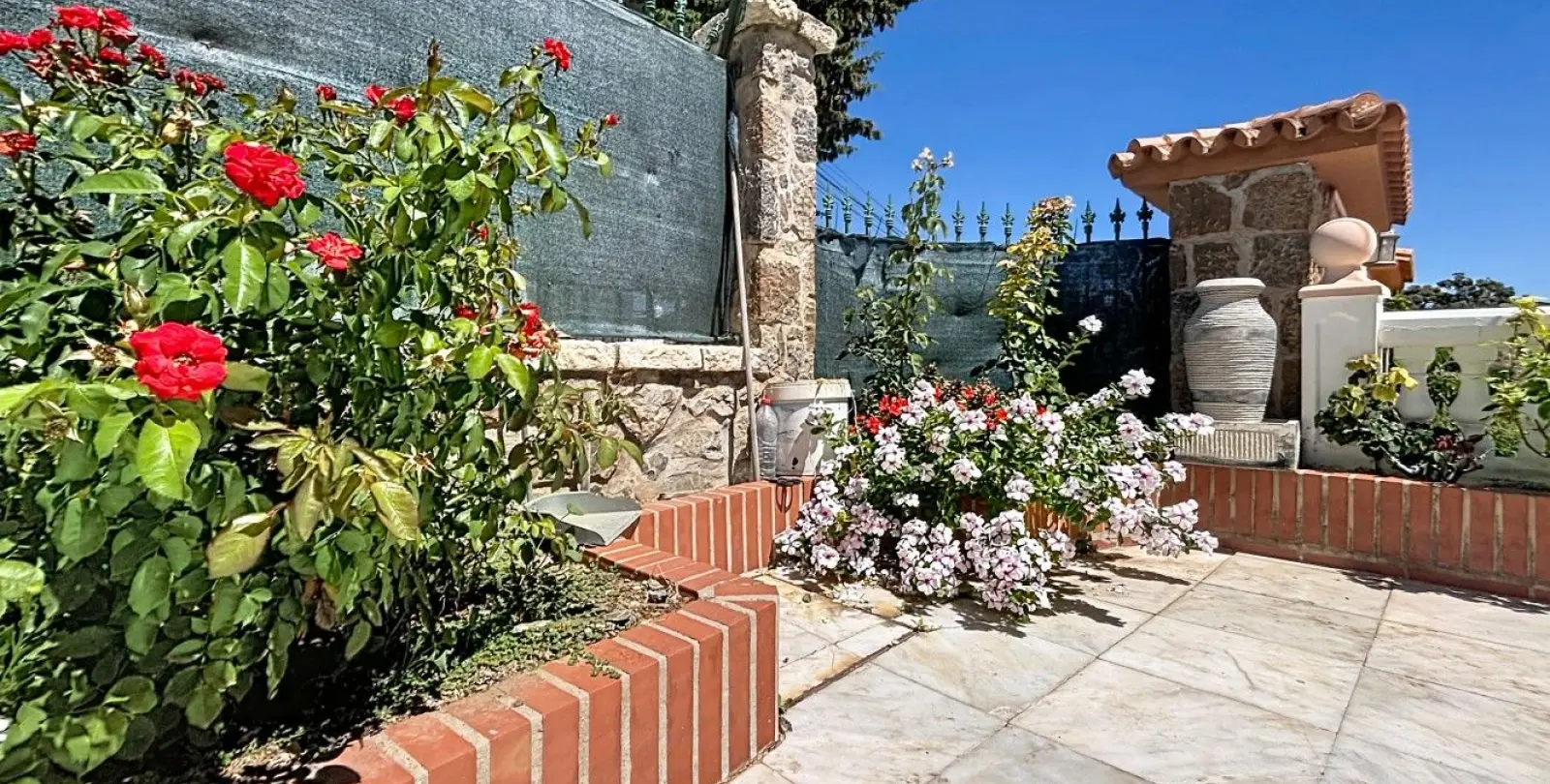 Sale of detached villa in Almayate 8