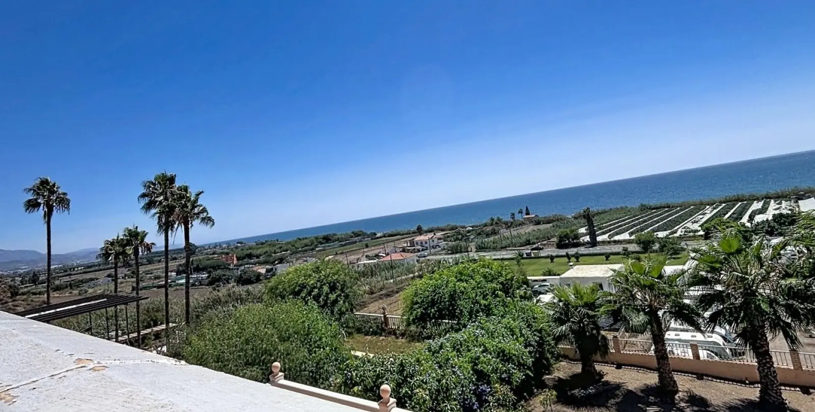 Sale of detached villa in Almayate 10