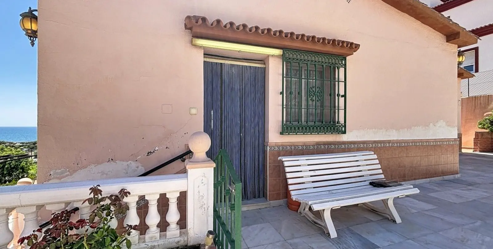 Sale of detached villa in Almayate 11