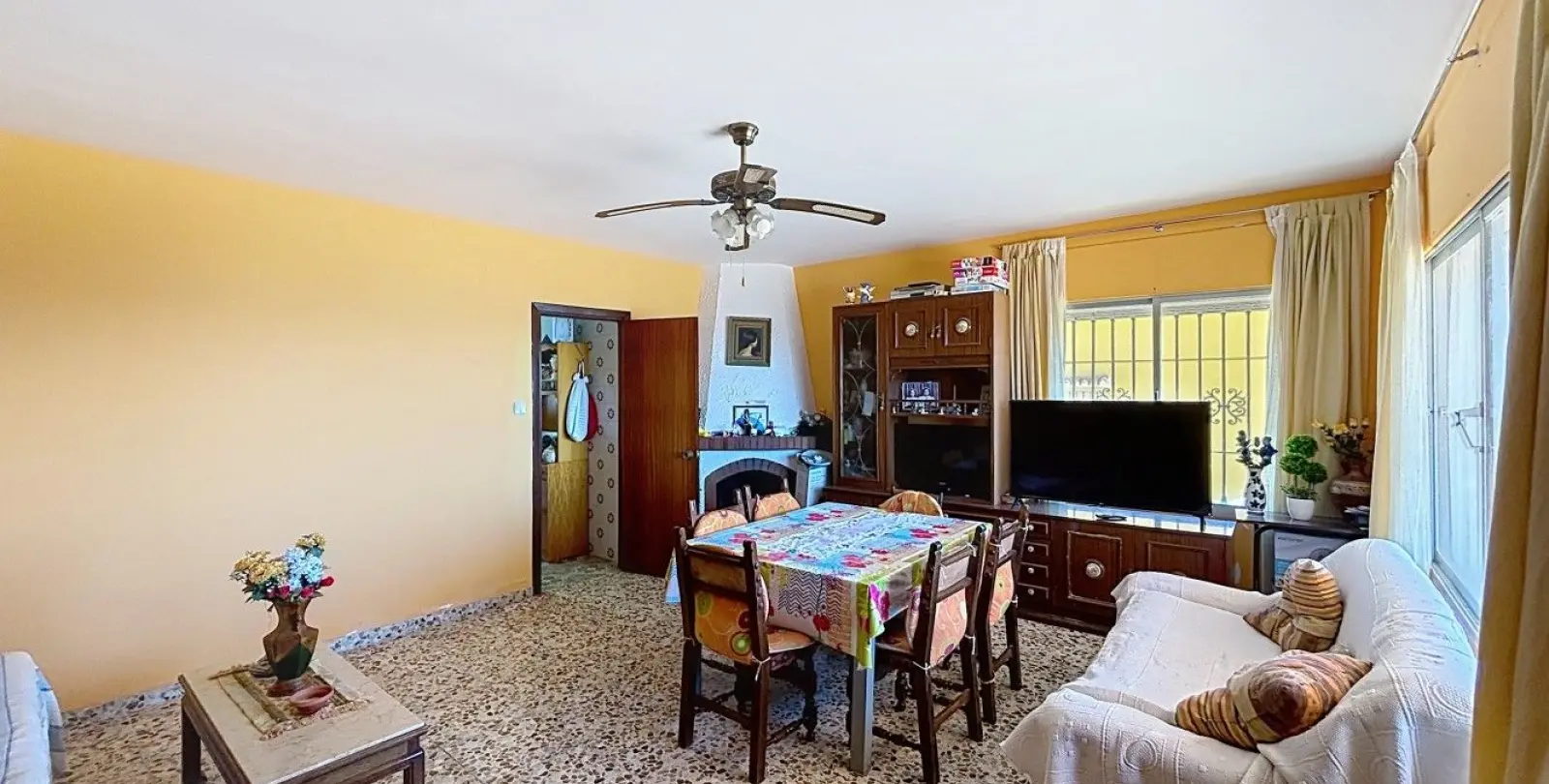 Sale of detached villa in Almayate 21