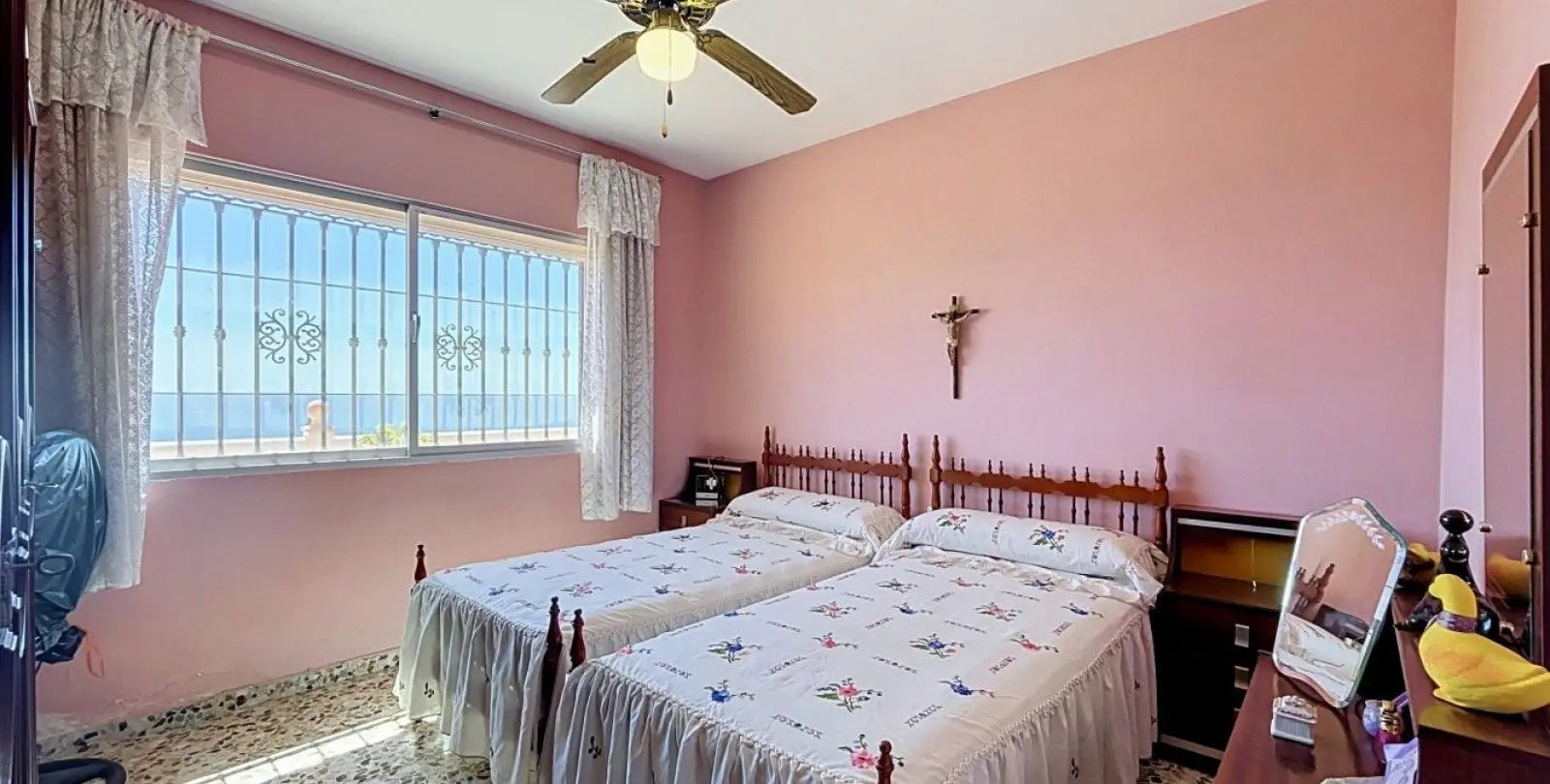 Sale of detached villa in Almayate 22