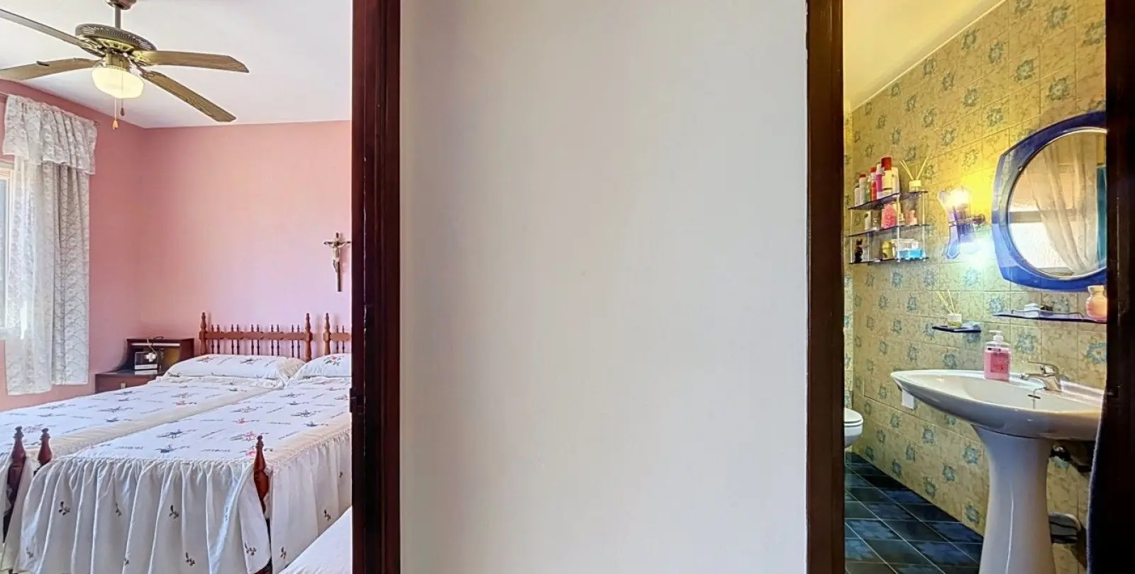Sale of detached villa in Almayate 24