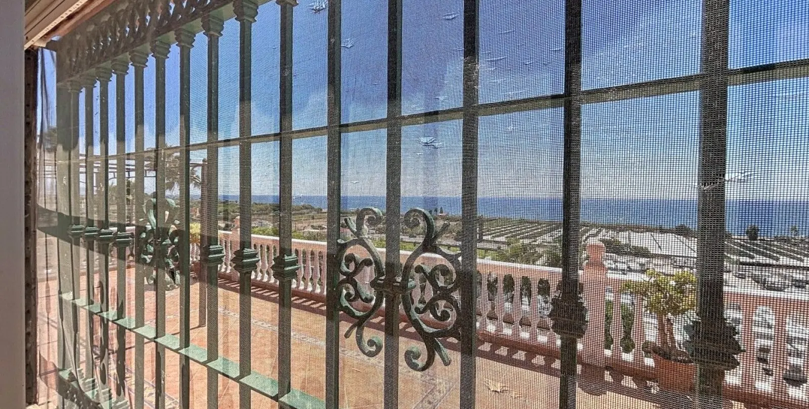Sale of detached villa in Almayate 25