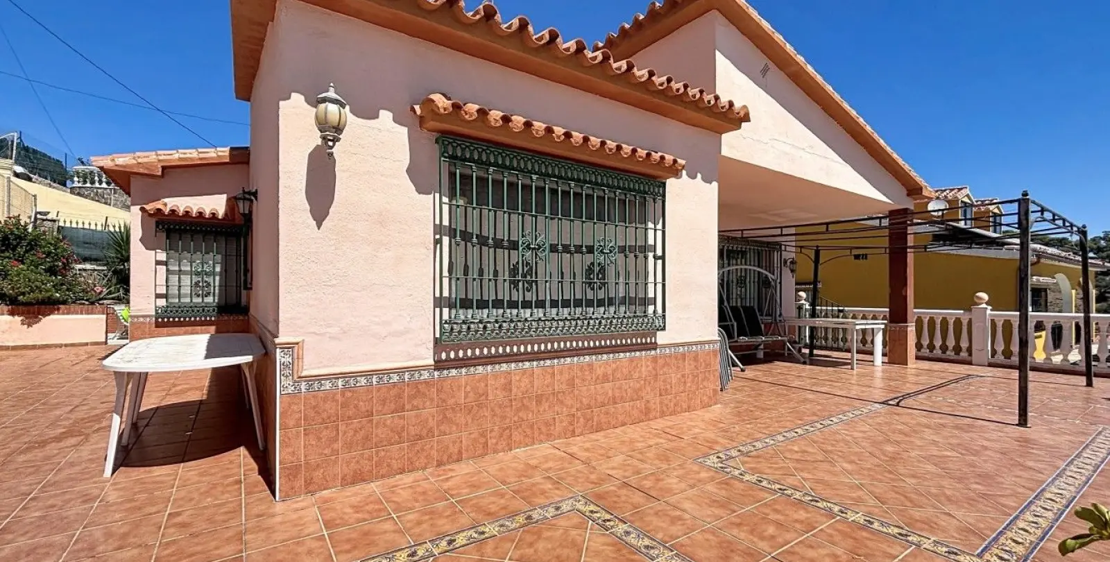 Sale of detached villa in Almayate 34