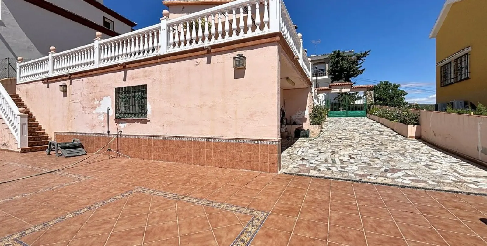 Sale of detached villa in Almayate 37