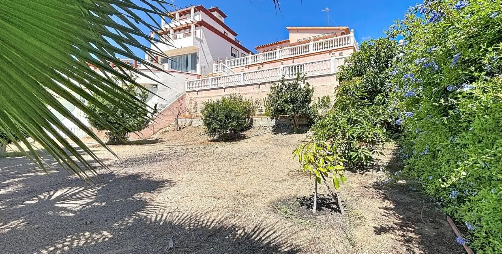 Sale of detached villa in Almayate 38